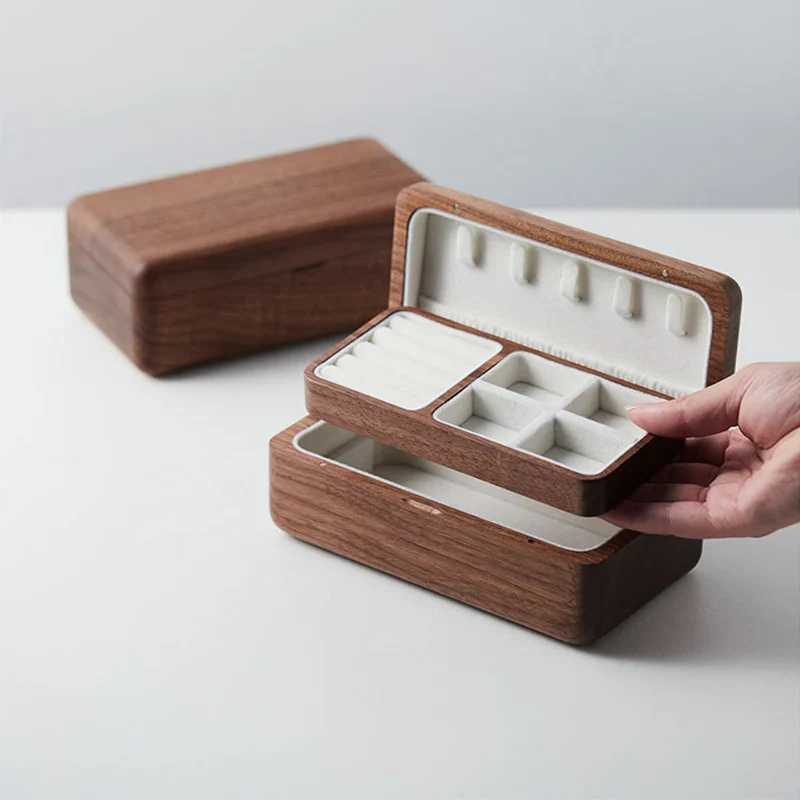 Schmuckschatulle — Kompakter Holz-Organizer mit Naturfinish