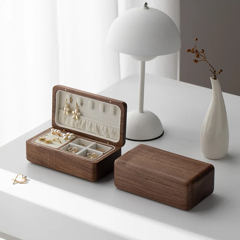 Schmuckschatulle — Kompakter Holz-Organizer mit Naturfinish
