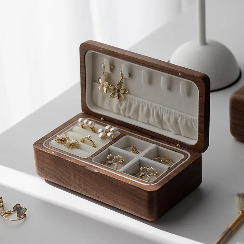 Schmuckschatulle — Kompakter Holz-Organizer mit Naturfinish