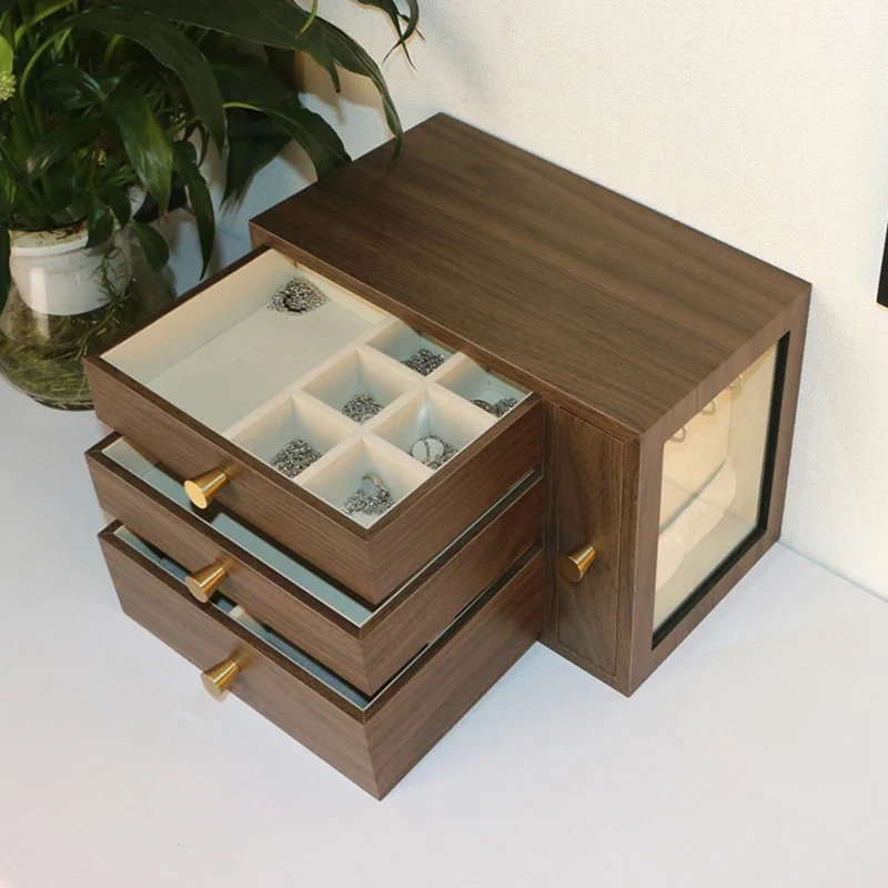 Schmucktruhe — Walnussmaserung, kristallklare Vitrine