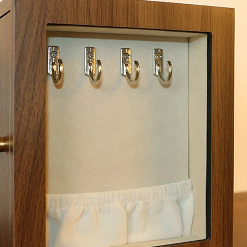 Schmucktruhe — Walnussmaserung, kristallklare Vitrine