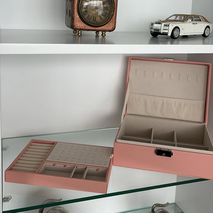 Moderne Schmuckschatulle — Organizer mit Samt-Innenfutter